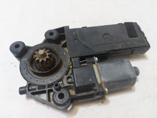 bontott RENAULT MEGANE III Jobb első Ablakemelő Motor