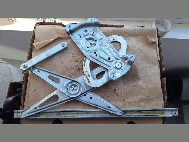 bontott RENAULT MEGANE III Jobb első Ablakemelő Szerkezet (Elektromos)