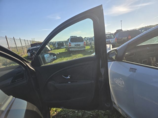 bontott RENAULT MEGANE III Jobb első Ajtó (Üres lemez)