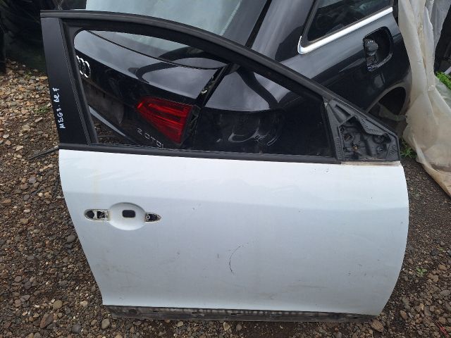 bontott RENAULT MEGANE III Jobb első Ajtó (Üres lemez)