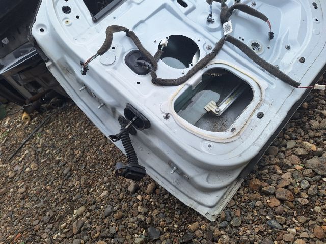 bontott RENAULT MEGANE III Jobb első Ajtó (Üres lemez)