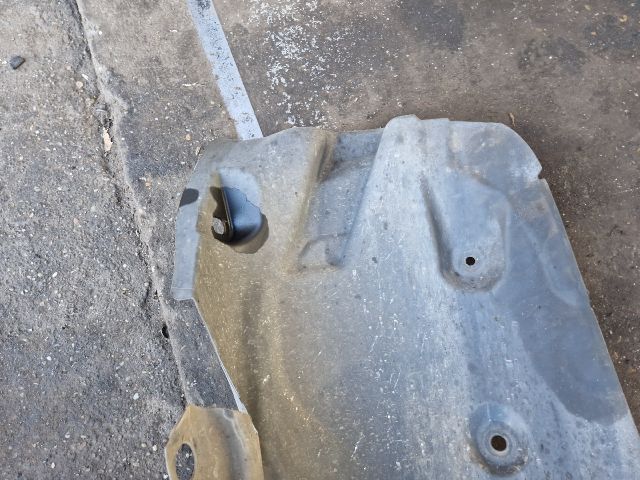 bontott RENAULT MEGANE III Jobb első Hátsó Dobbetét (Kerékjárati, Műanyag)