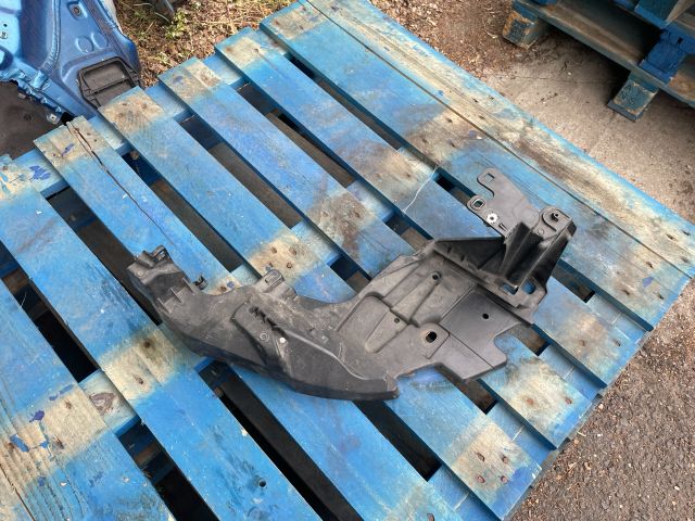 bontott RENAULT MEGANE III Jobb Fényszóró Tartó