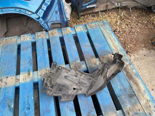 bontott RENAULT MEGANE III Jobb Fényszóró Tartó