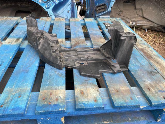 bontott RENAULT MEGANE III Jobb Fényszóró Tartó