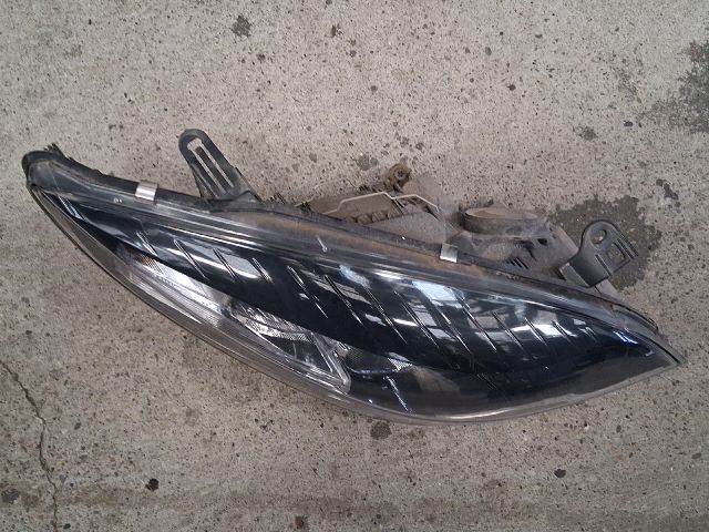 bontott RENAULT MEGANE III Jobb Fényszóró