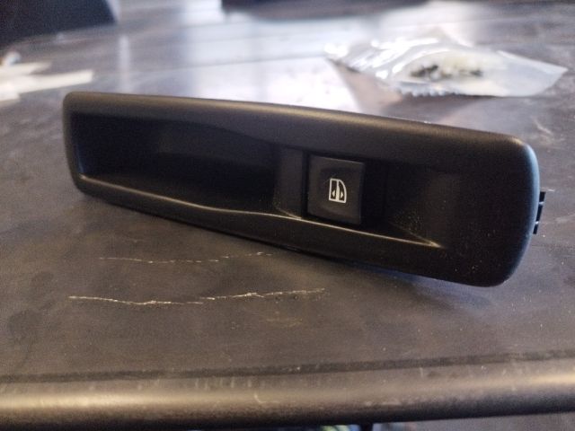 bontott RENAULT MEGANE III Jobb hátsó Ablakemelő Kapcsoló