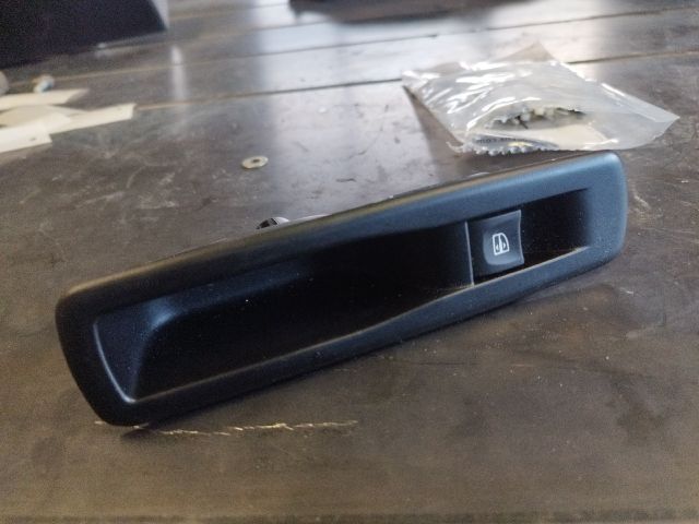 bontott RENAULT MEGANE III Jobb hátsó Ablakemelő Kapcsoló