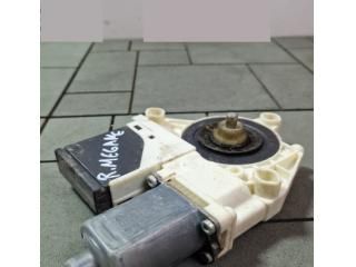 bontott RENAULT MEGANE III Jobb hátsó Ablakemelő Motor