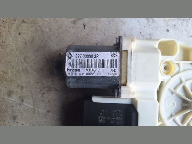 bontott RENAULT MEGANE III Jobb hátsó Ablakemelő Motor