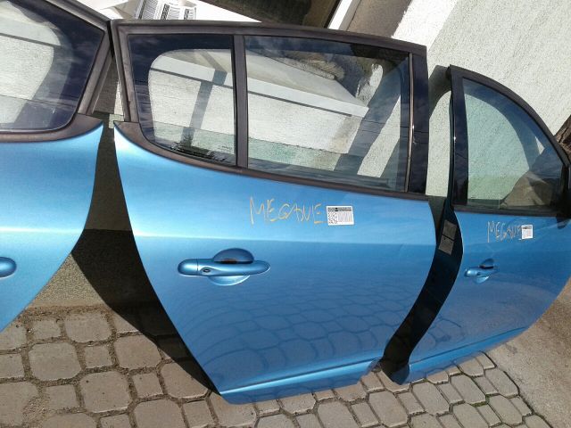 bontott RENAULT MEGANE III Jobb hátsó Ajtó (Részeivel)