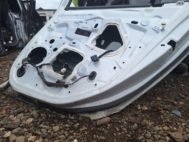 bontott RENAULT MEGANE III Jobb hátsó Ajtó (Üres lemez)