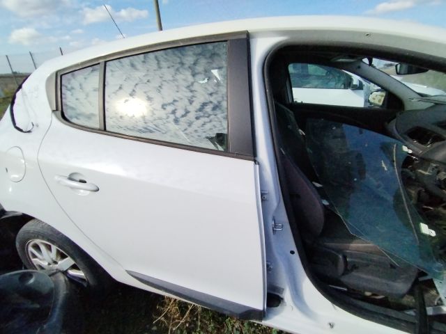 bontott RENAULT MEGANE III Jobb hátsó Ajtó (Üres lemez)