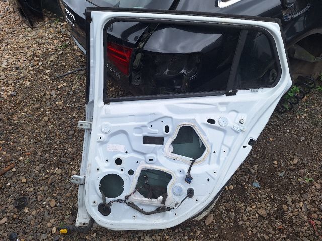 bontott RENAULT MEGANE III Jobb hátsó Ajtó (Üres lemez)