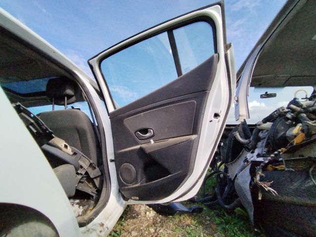 bontott RENAULT MEGANE III Jobb hátsó Ajtó (Üres lemez)