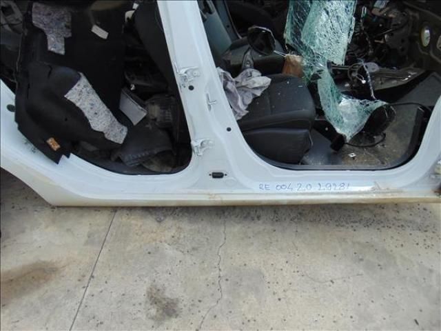 bontott RENAULT MEGANE III Jobb Küszöb