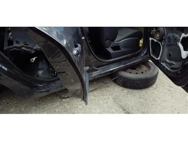 bontott RENAULT MEGANE III Jobb Küszöb