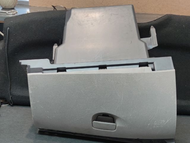 bontott RENAULT MEGANE III Kesztyűtartó