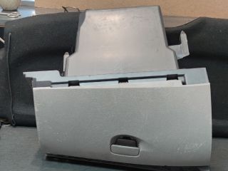 bontott RENAULT MEGANE III Kesztyűtartó