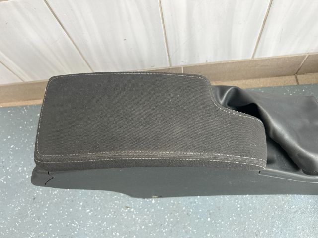 bontott RENAULT MEGANE III Könyöklő