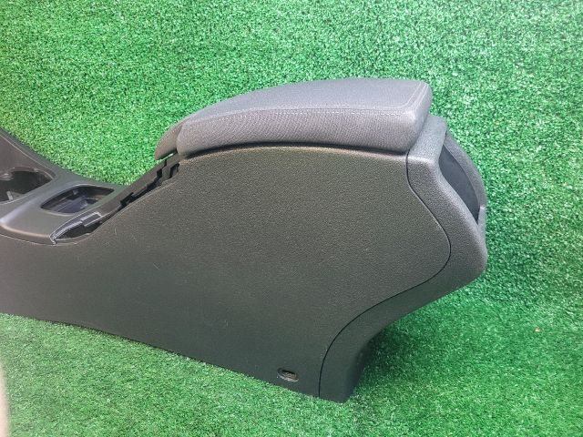 bontott RENAULT MEGANE III Könyöklő