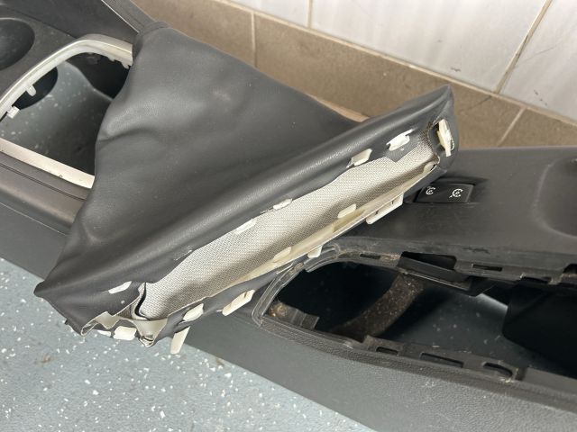 bontott RENAULT MEGANE III Könyöklő