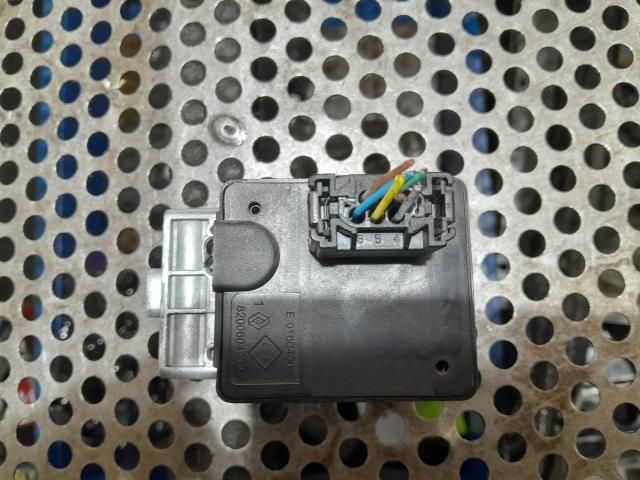 bontott RENAULT MEGANE III Kormányzár (Elektromos)