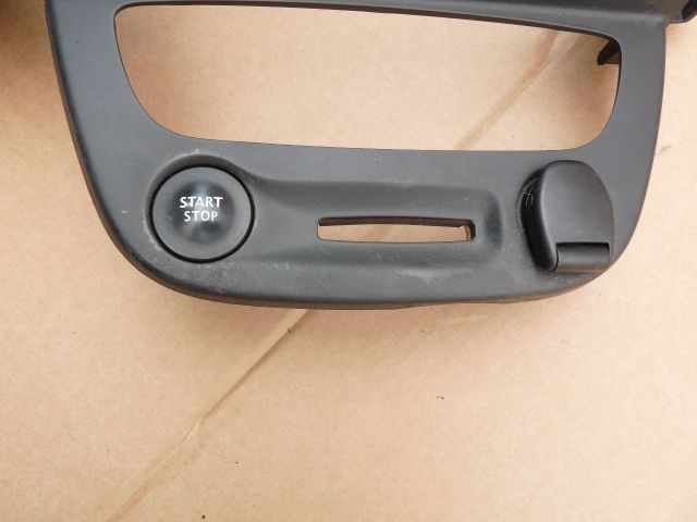 bontott RENAULT MEGANE III Középkonzol Keret