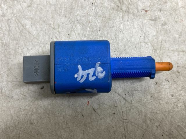 bontott RENAULT MEGANE III Kuplung Pedál Kapcsoló