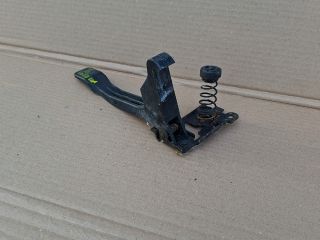 bontott RENAULT MEGANE III Motorháztető Nyitó Kar / Gomb