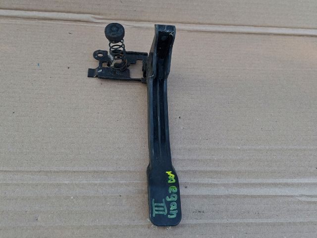 bontott RENAULT MEGANE III Motorháztető Nyitó Kar / Gomb