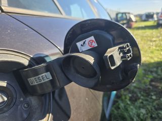 bontott RENAULT MEGANE III Tankajtó