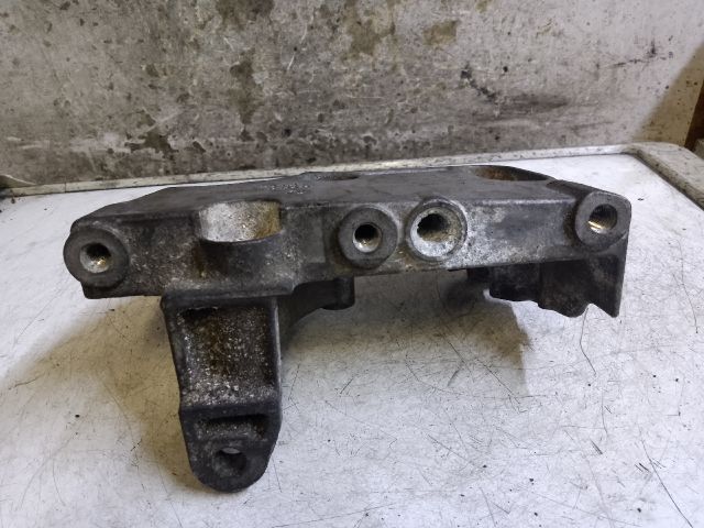 bontott RENAULT MEGANE IV Motor Tartó Bak (Fém)