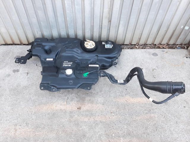 bontott RENAULT MEGANE IV Tank