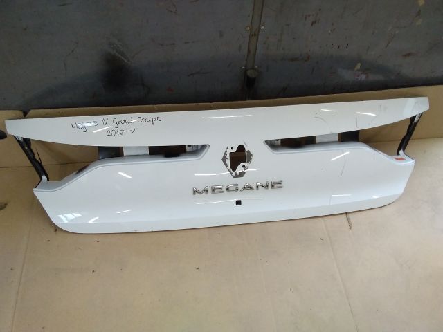 bontott RENAULT MEGANE IV Csomagtérajtó Burkolat Alsó