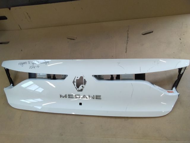 bontott RENAULT MEGANE IV Csomagtérajtó Burkolat Alsó