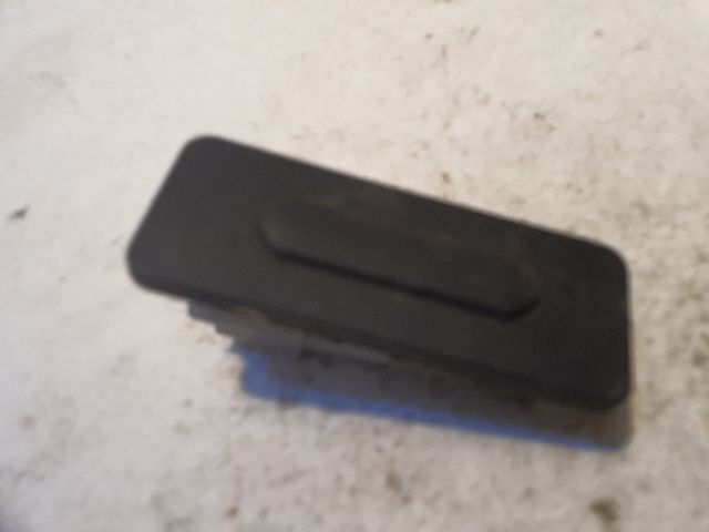 bontott RENAULT MEGANE IV Csomagtérajtó Kilincs