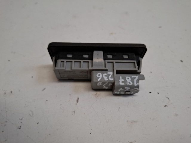 bontott RENAULT MEGANE IV Csomagtérajtó Kilincs