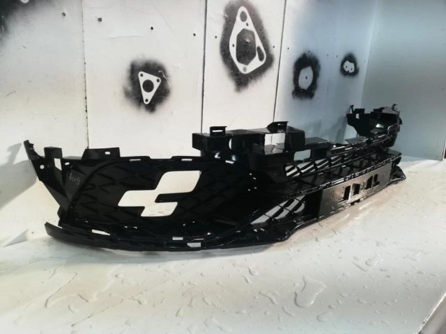 bontott RENAULT MEGANE IV Első Lökhárító Alsó Középső Díszrács