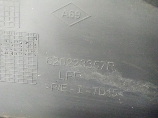 bontott RENAULT MEGANE IV Első Lökhárító (Üresen)