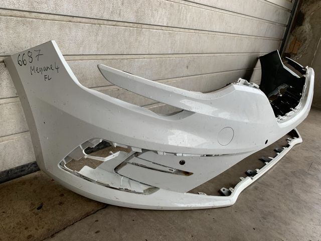 bontott RENAULT MEGANE IV Első Lökhárító (Üresen)