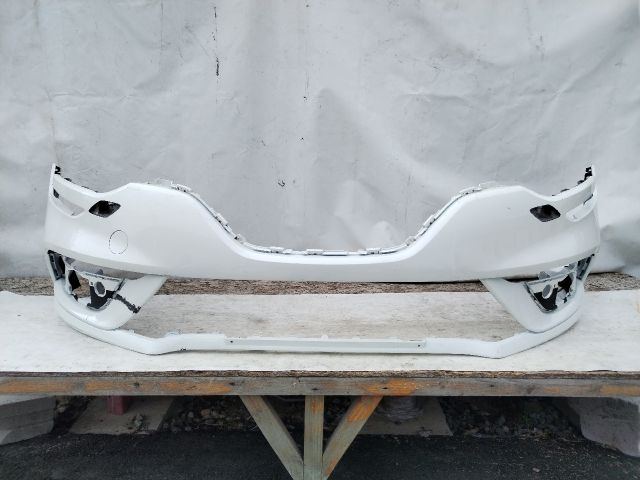 bontott RENAULT MEGANE IV Első Lökhárító (Üresen)