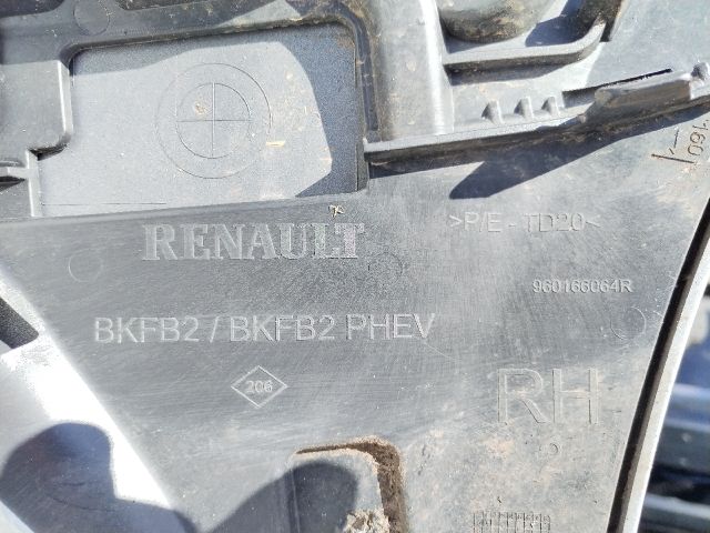 bontott RENAULT MEGANE IV Első Lökhárító (Üresen)