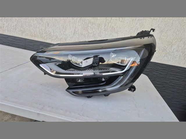 bontott RENAULT MEGANE IV Grandtour Bal Fényszóró