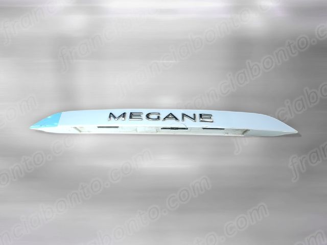 bontott RENAULT MEGANE IV Grandtour Csomagtérajtó Díszléc