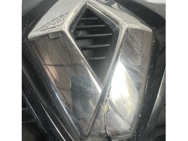 bontott RENAULT MEGANE IV Hűtőrács