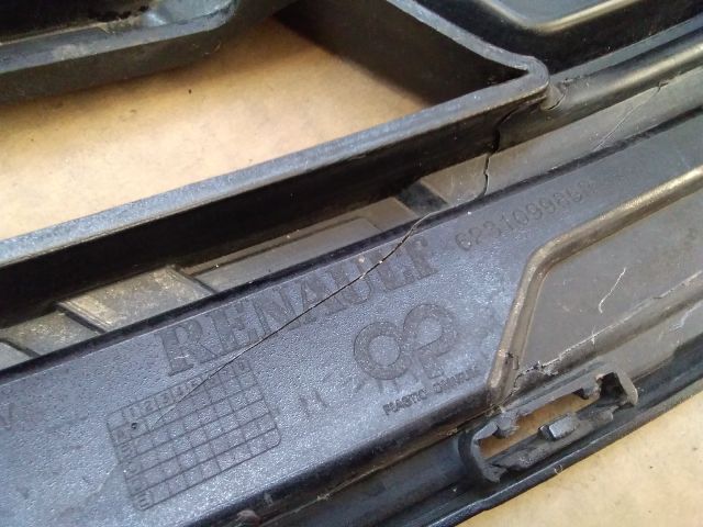 bontott RENAULT MEGANE IV Hűtőrács