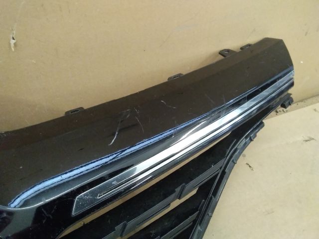 bontott RENAULT MEGANE IV Hűtőrács