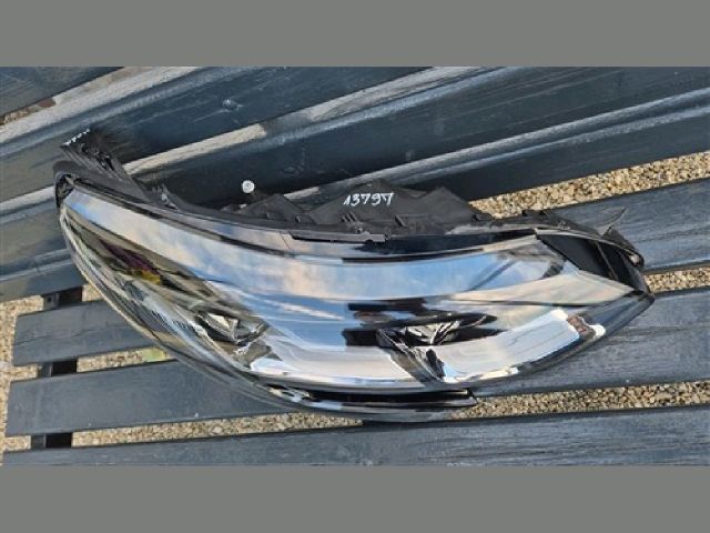 bontott RENAULT MEGANE IV Jobb Fényszóró