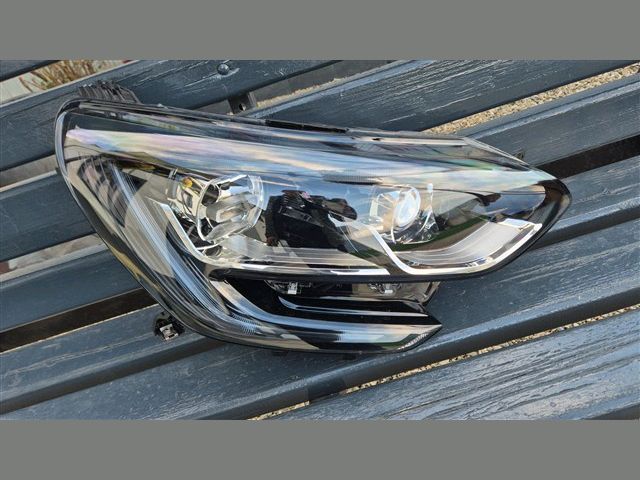 bontott RENAULT MEGANE IV Jobb Fényszóró